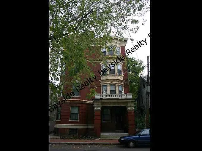 209 Hamilton St #1R — Photo 2