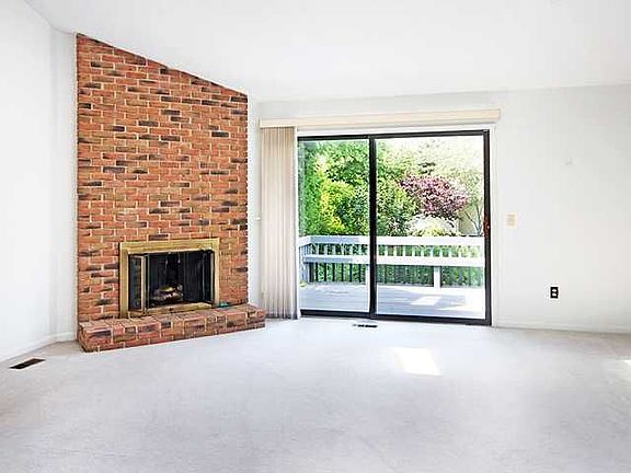 5th image of 1240 Lakeside Dr