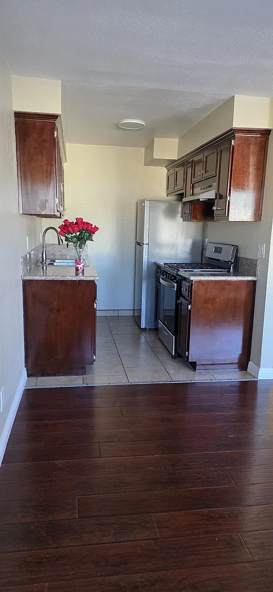 Building Photo - 465 E Pasadena St #5