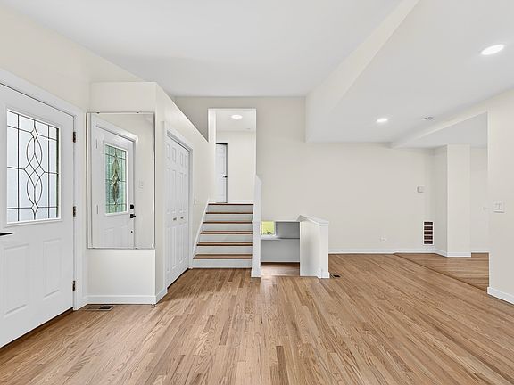 5th image of 33 Valewood Rd