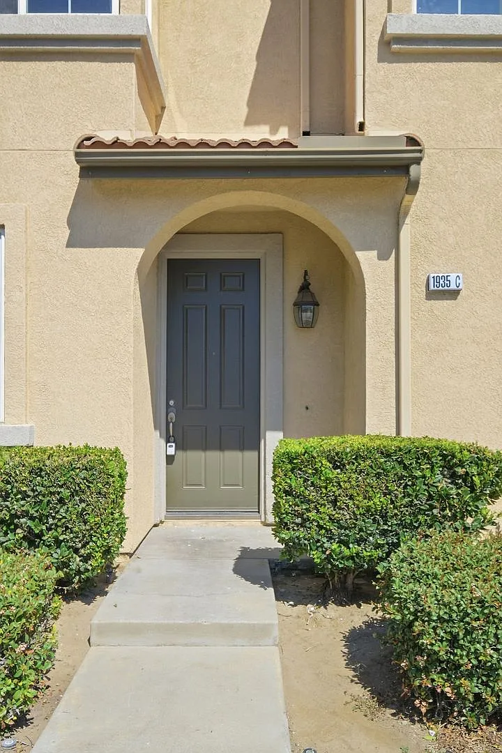 Coming Soon Beautiful 4-Bedroom Condo In Ontario, Ca — Photo 4