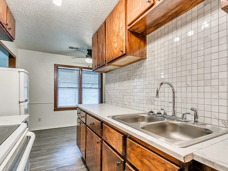 217 E Daws St #B — Photo 6