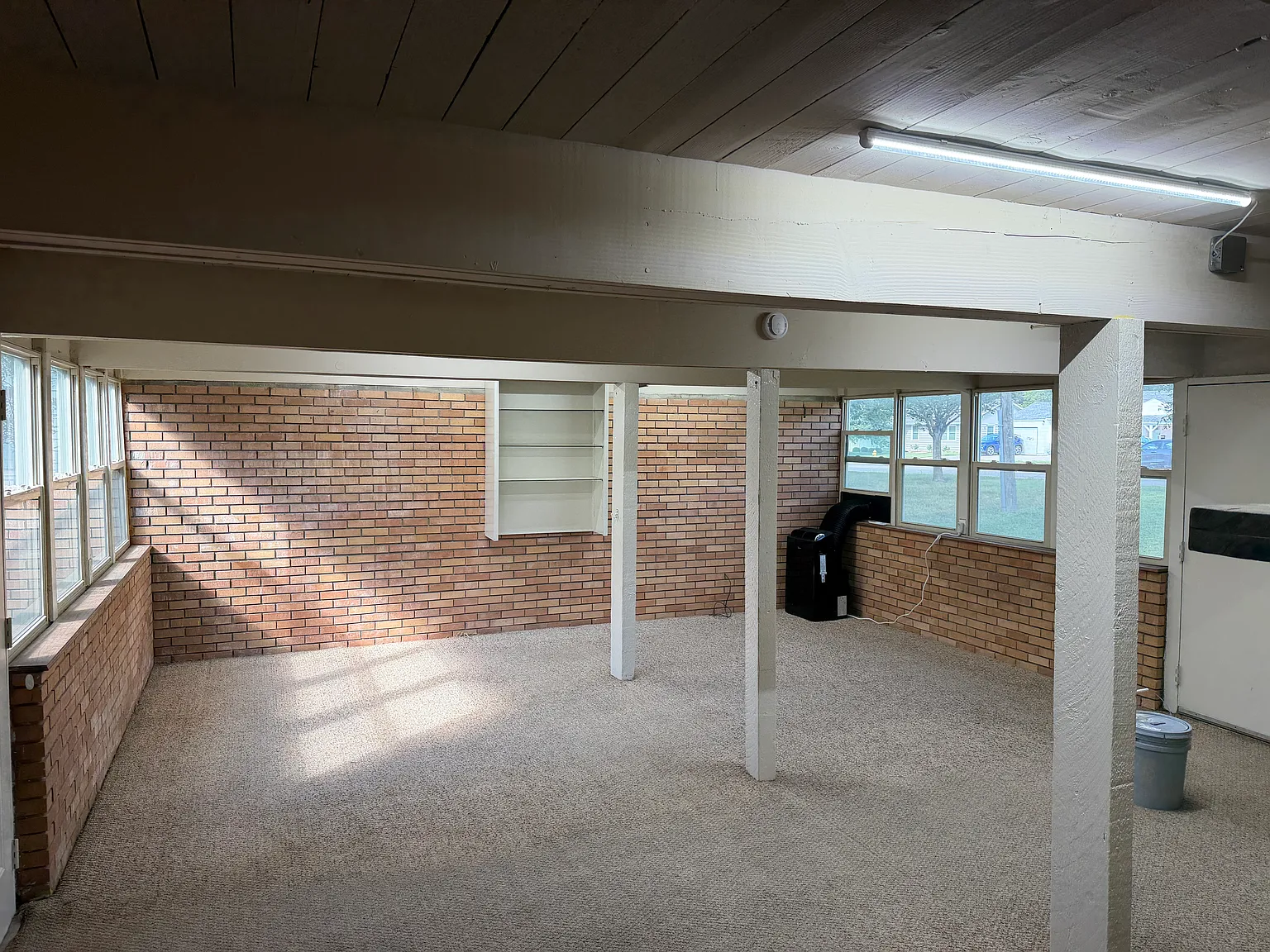 3 bed, 1.5 bath, 2328 sqft, $1,800 — Photo 4