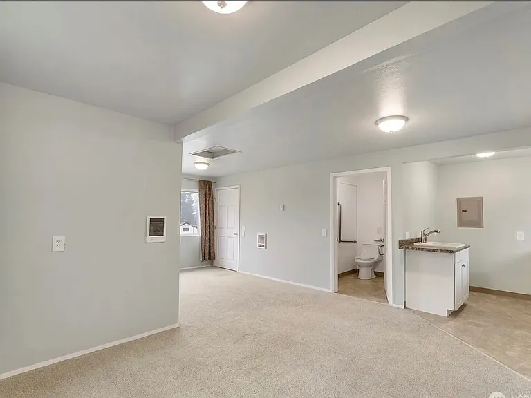 1509 Juniper St — Photo 3