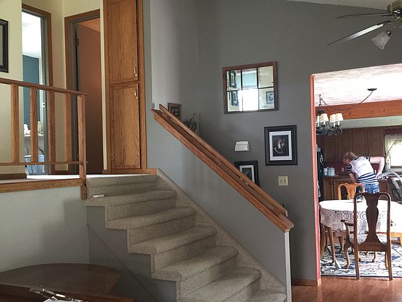 4th image of 620 Meadowlark Ln