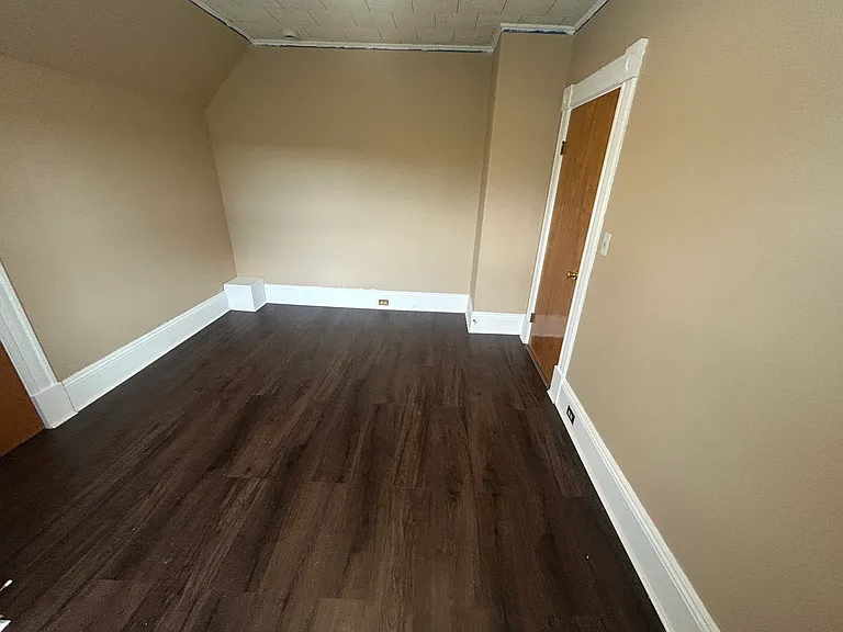 219 Mammoth Rd #1 — Photo 9