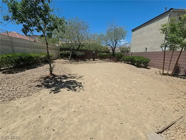 9275 Hollander Ave — Photo 36