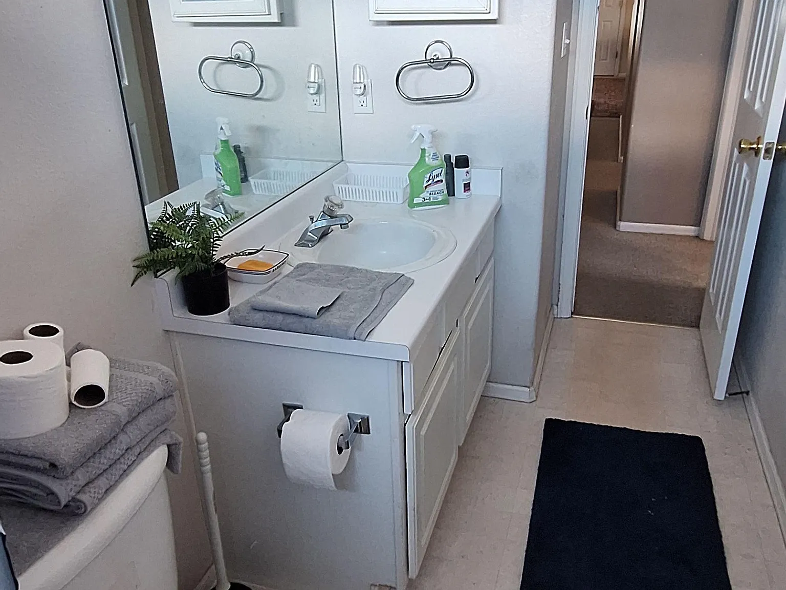 4 bed, 3.0 bath, 3800 sqft, $1,334 — Photo 4