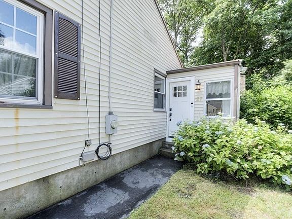 3rd image of 27 Woodway Dr