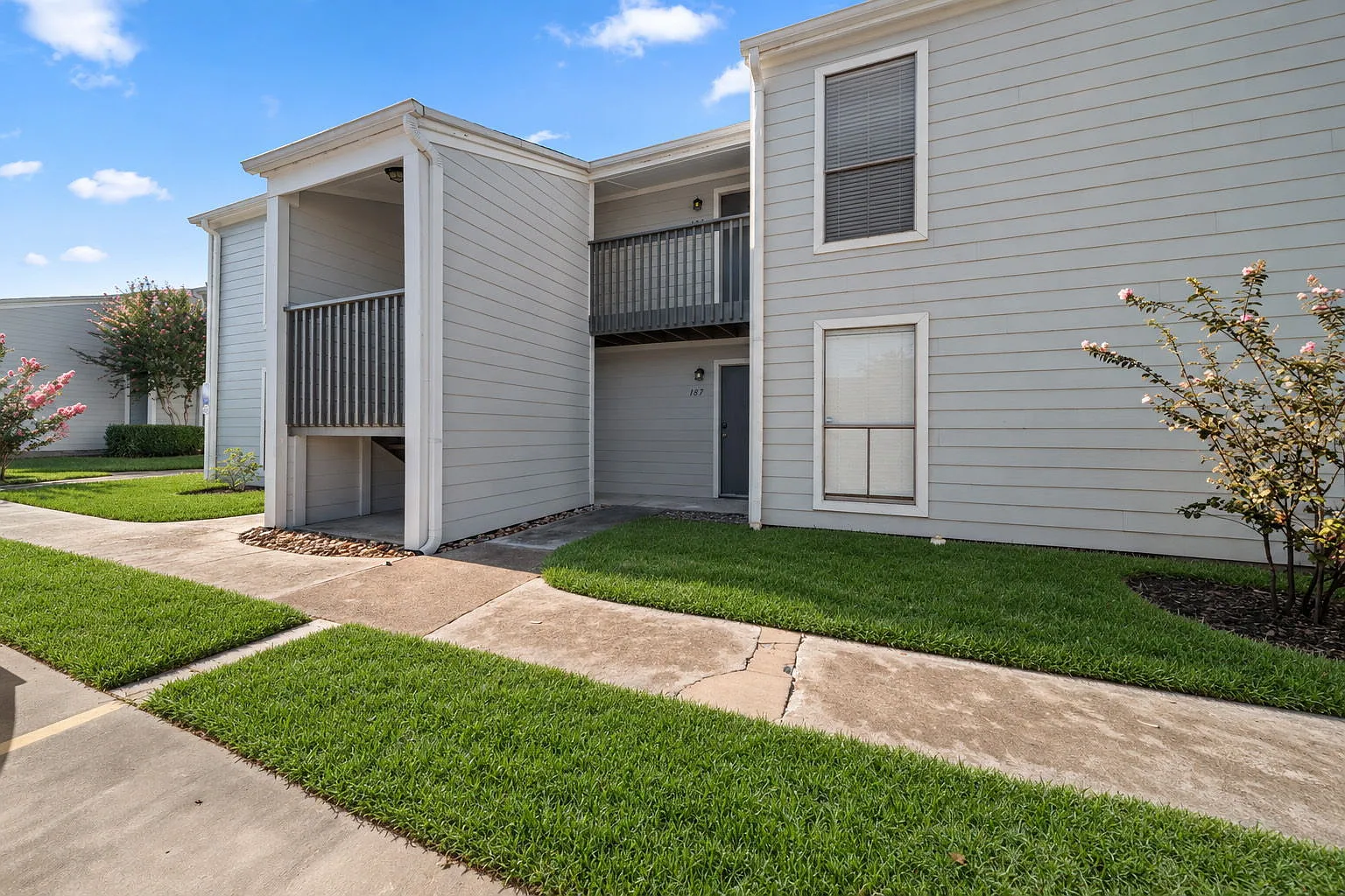 2 bed, 2.0 bath, $1,300 — Photo 2