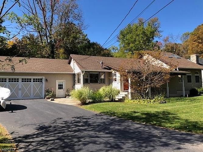 1st image of 2127 Lakeside Dr W