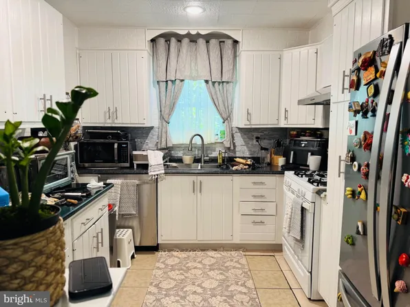 7734 Bradford St, Philadelphia, PA 19152