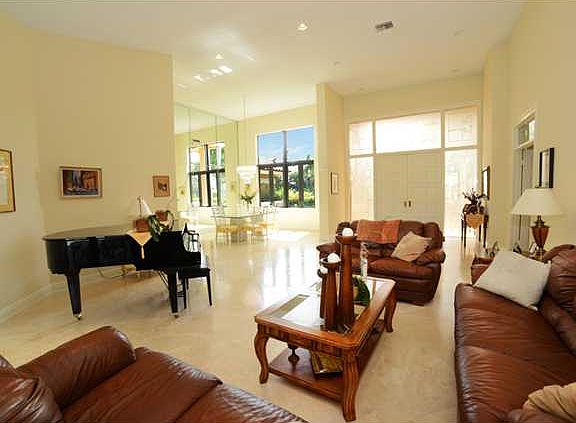 Home For Sale In Woodfield Hunt Club