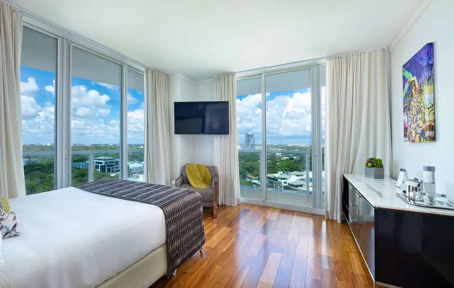 1 bed, 1.0 bath, 721 sqft, $8,528 — Photo 3