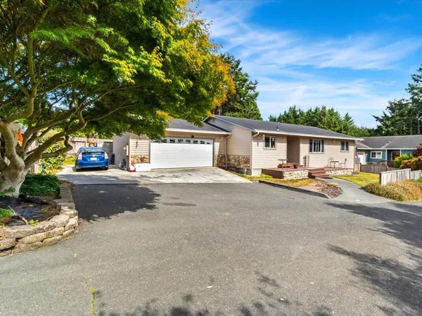 33 Logan Ln, Eureka, CA 95503