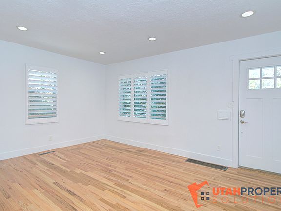 4th image of 1138 E Hudson Ave