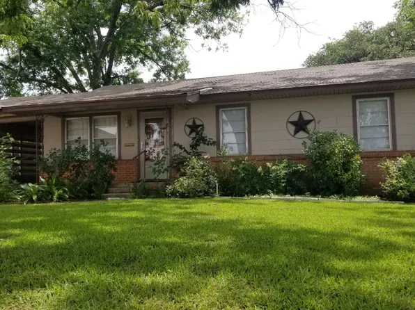 1100 N Houston St, Comanche, TX 76442