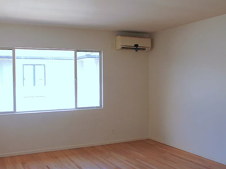 7624 Norton Ave — Photo 3