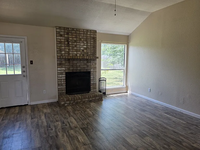 3007 Nancy Jane Dr — Photo 4