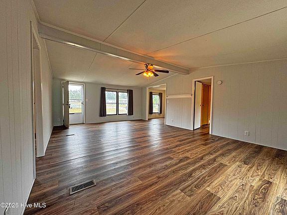 3rd image of 156 Countryside Drive