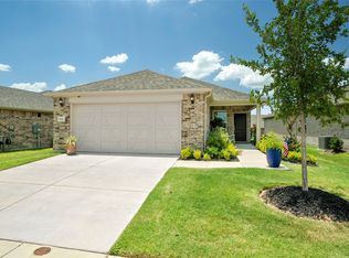 7621 Monument Dr, Aubrey, TX 76227