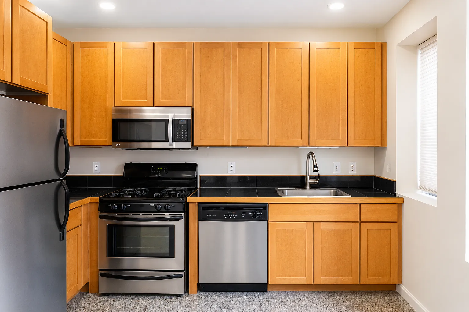 Studio, 352 sqft, $2,050 — Photo 4