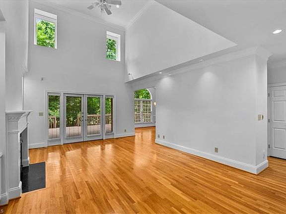 4th image of 709 Bruton Pl N