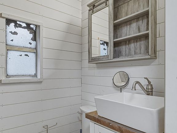 4th image of 104 Garrett Rd