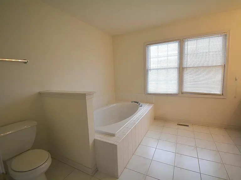 203 Jessica Ct — Photo 16