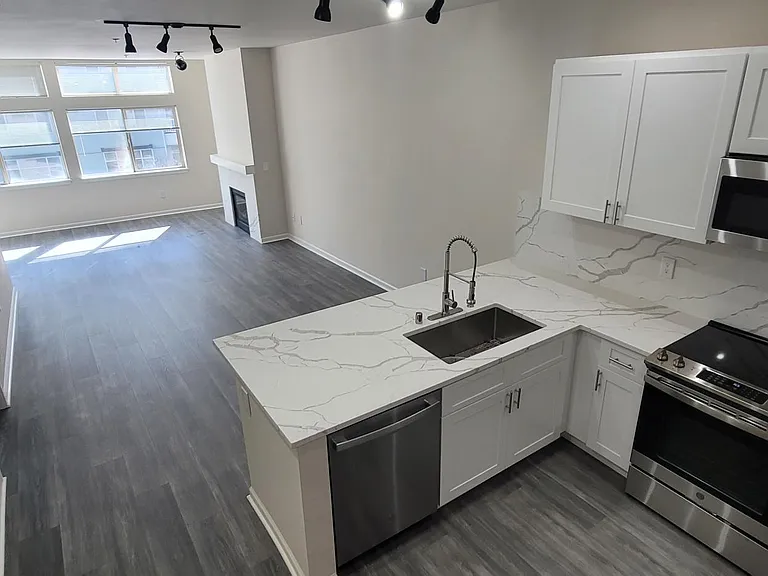 Main Place Apartments — Photo 17