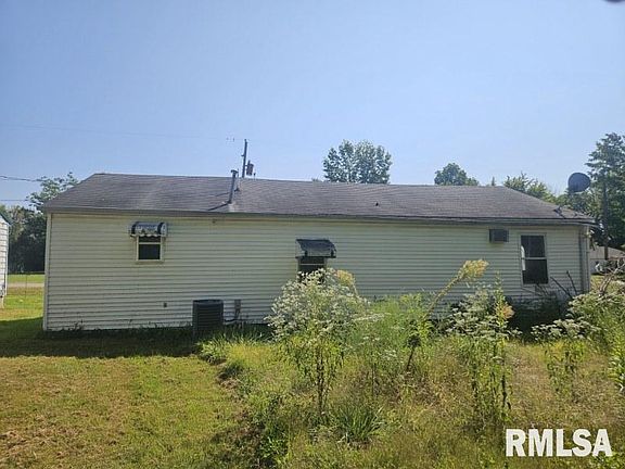 3rd image of 702 N Division St
