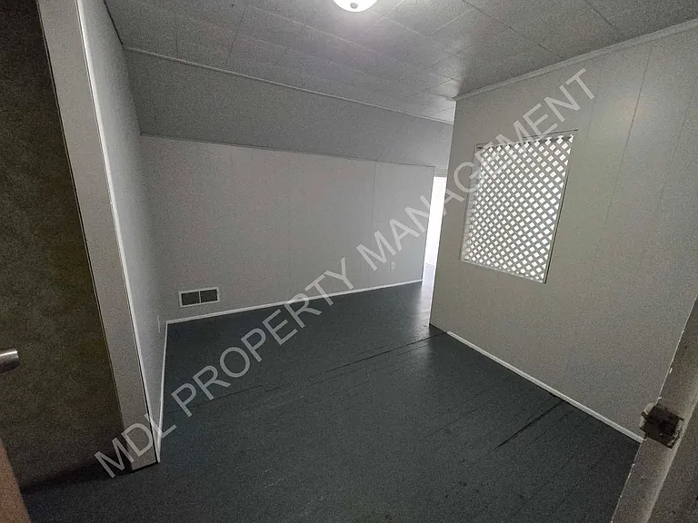 521 Meade St — Photo 9