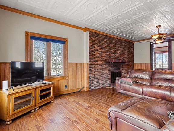 3rd image of 302 Shimp St