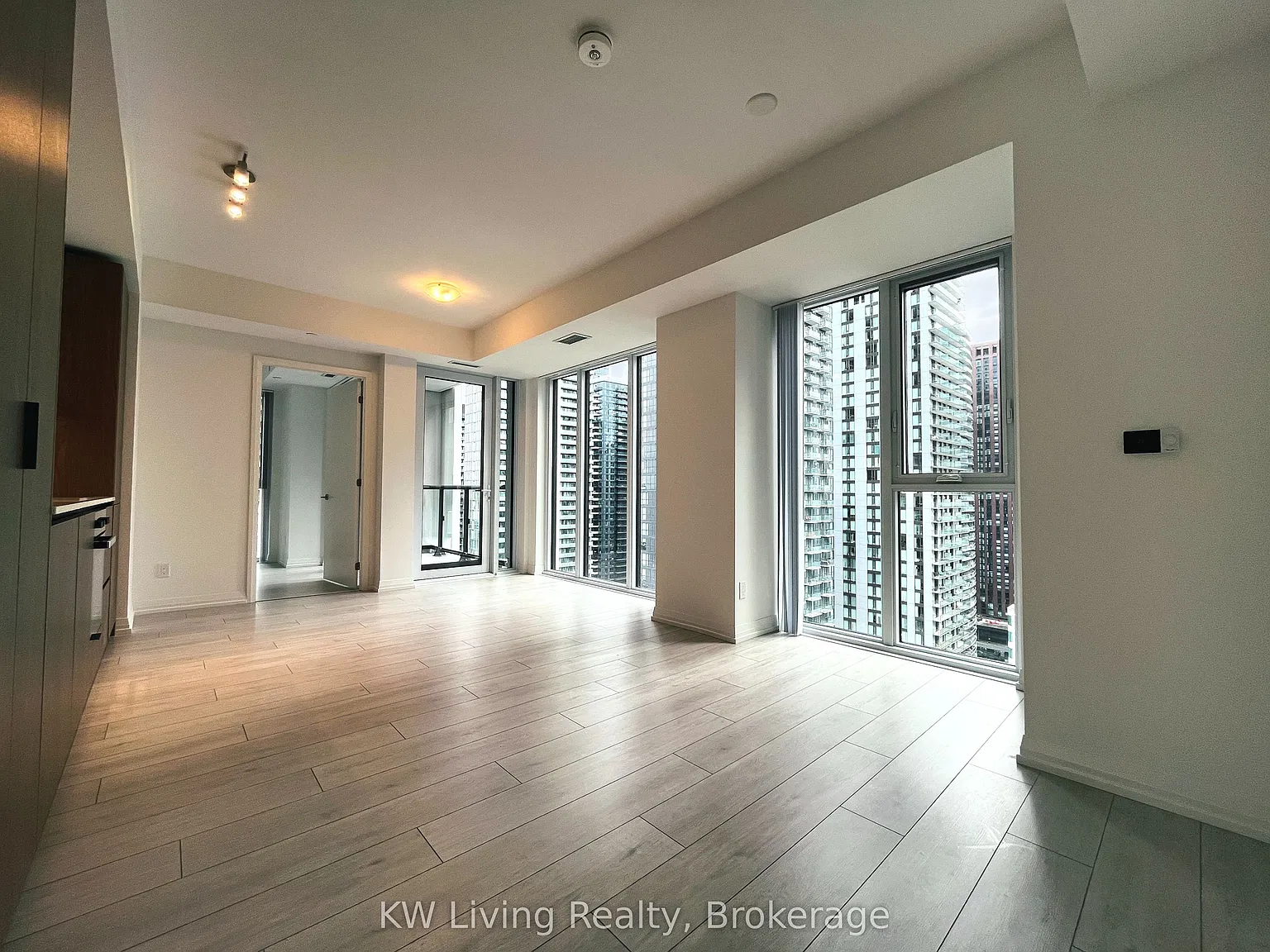 400 King West — Photo 3