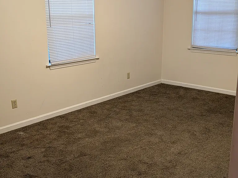611 S Skinner Ave — Photo 13