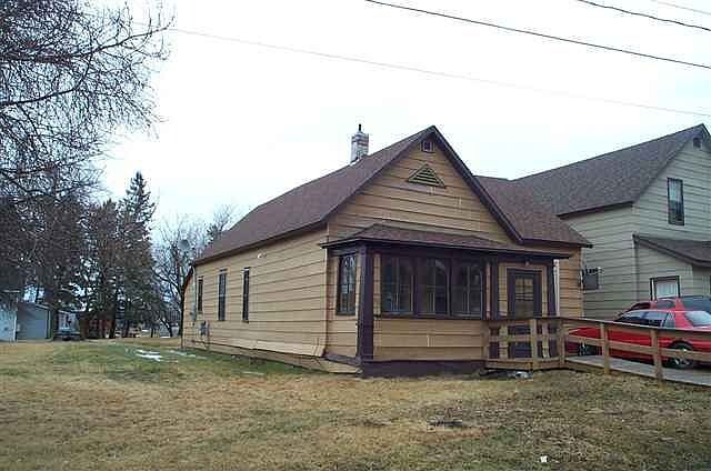 1st image of 212 N 11th Ave E