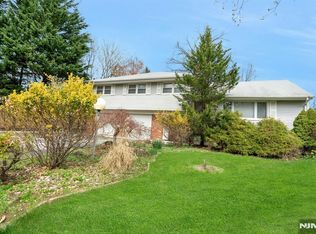 9 Hemlock Dr, Paramus, NJ 07652