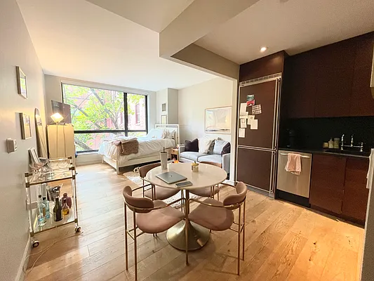 Rented by R New York | media 2