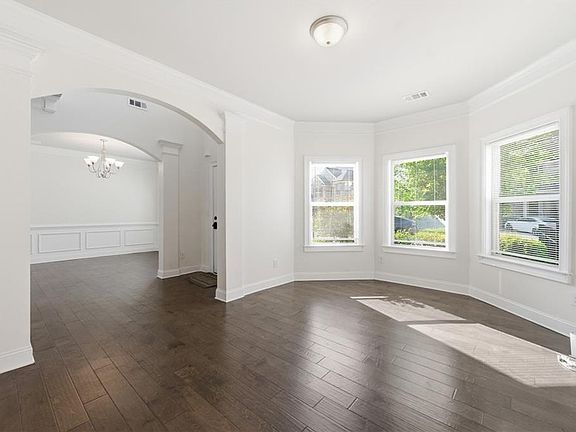3rd image of 931 Overlook Path Way