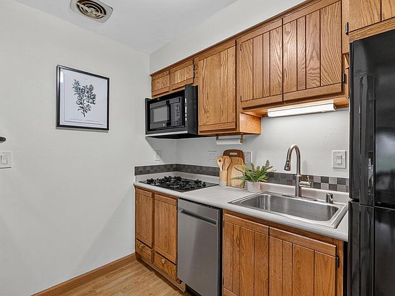 3rd image of 3333 5th AVENUE #2-J