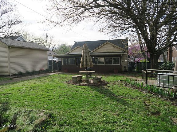4th image of 311 Waller Ave