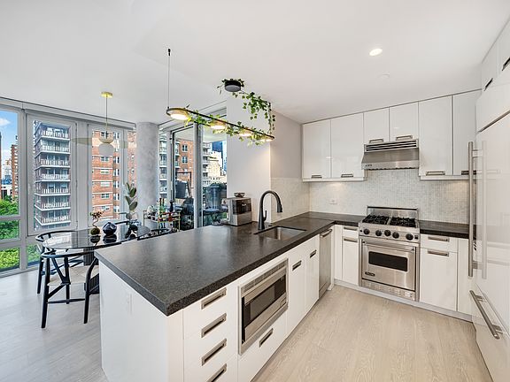 4th image of 261 W 28th St APT 9B