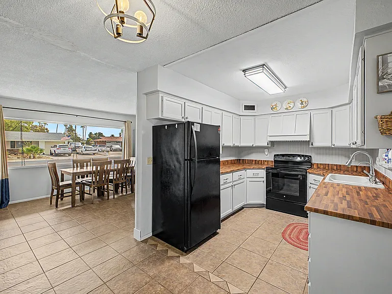 1002 S Longwood Loop — Photo 12