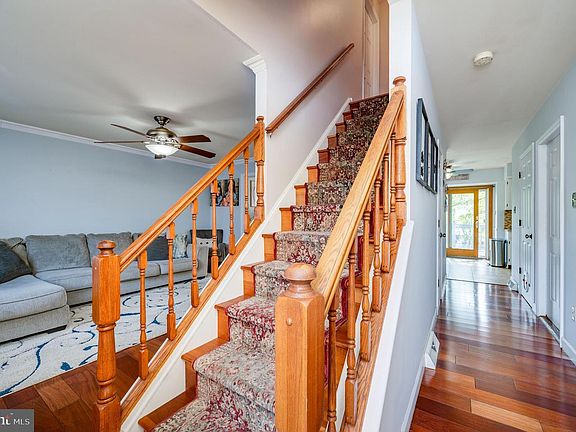 3rd image of 352 Saddlebrook Dr