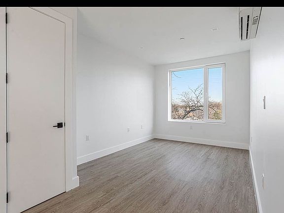 3rd image of 1351 Brooklyn Ave #7D