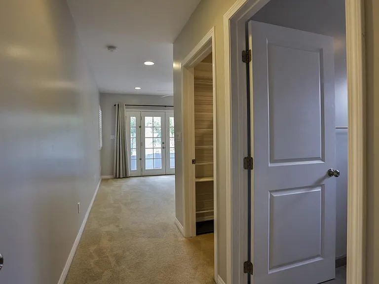 5907 Yarmouth Ave — Photo 10