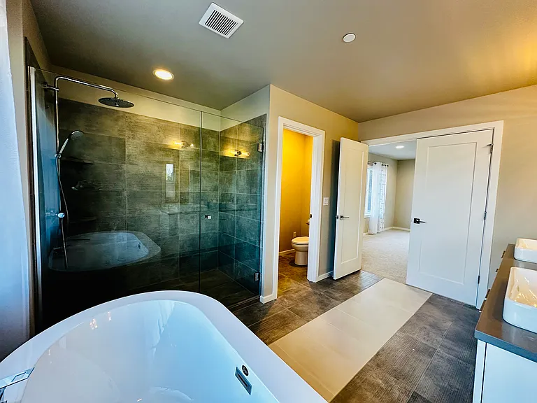 2nd floor - Master Bath
