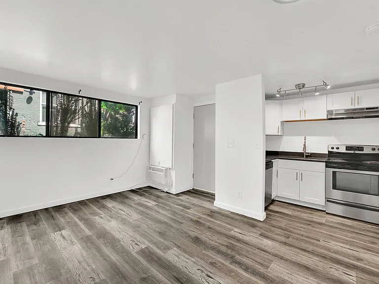 264 N 200 W — Photo 27
