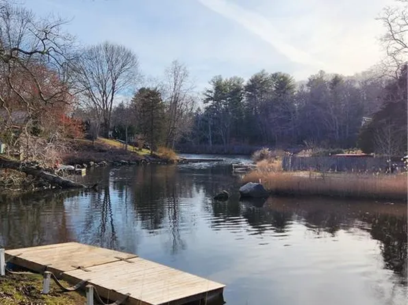 276 Niantic River Road, Waterford, CT 06385