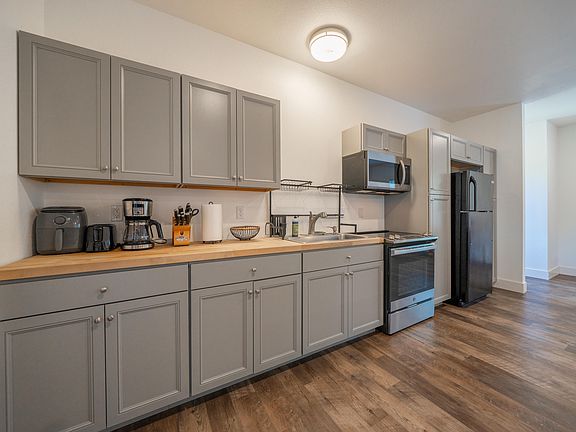 3rd image of 19404 Peppernut Dr